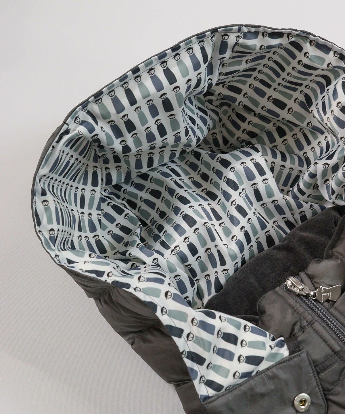 フード内側(グレー)