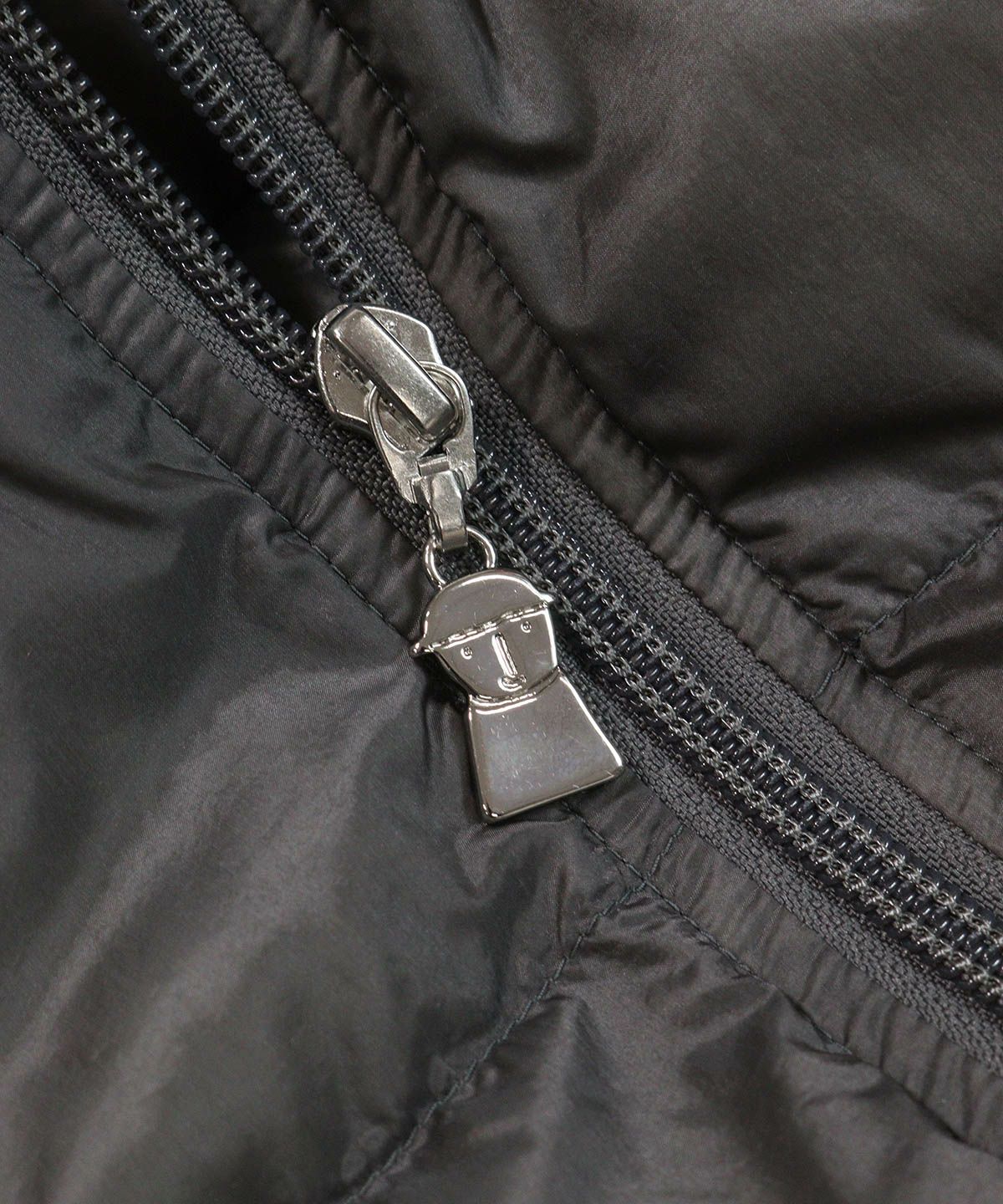 ファスナー部分(グレー)