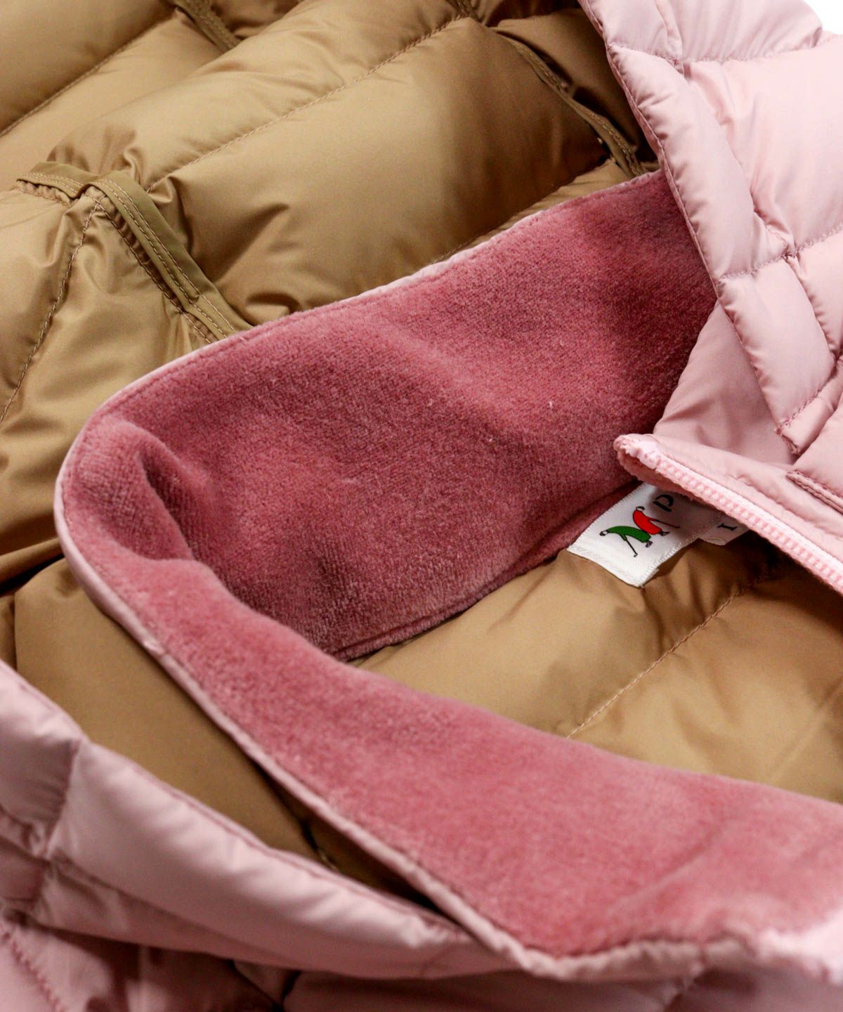 首元ベロア生地部分（ピンク）