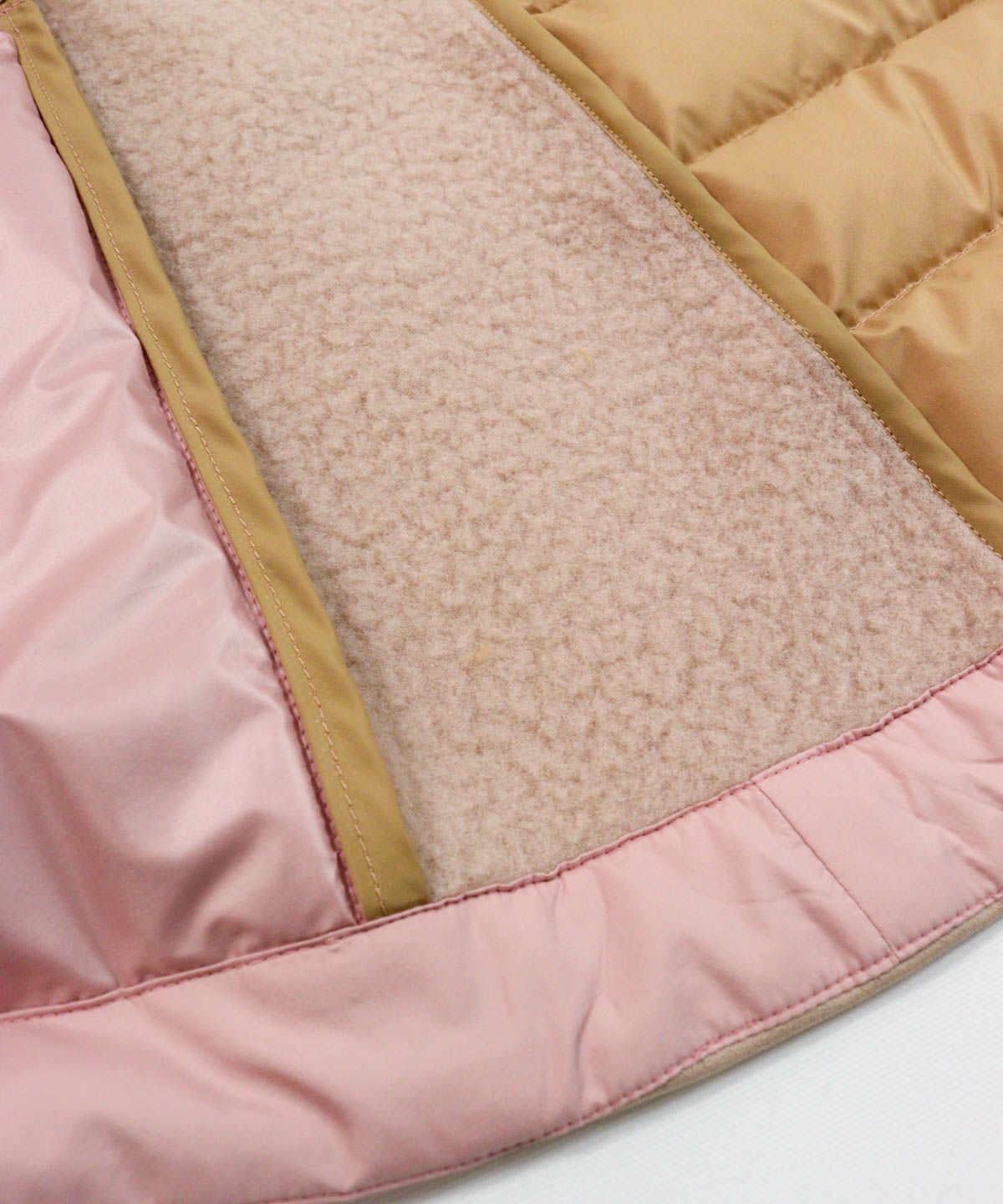 内側生地切替部分（ピンク）