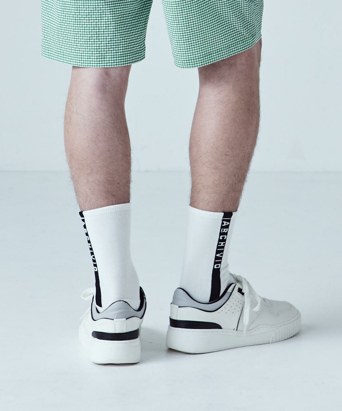 モデル着用画像(ホワイト×ブラック)