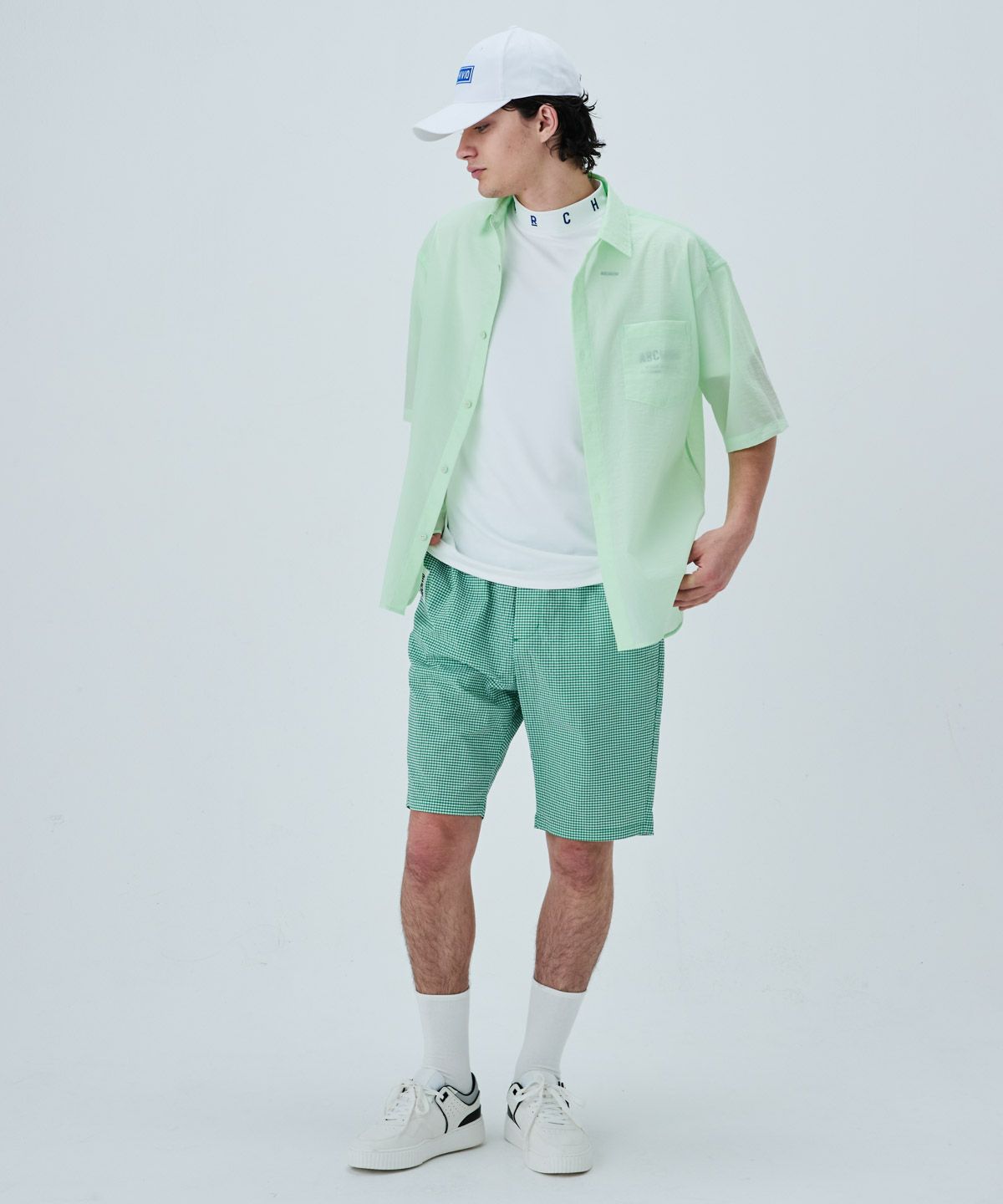 モデル着用画像(ホワイト×ブラック)