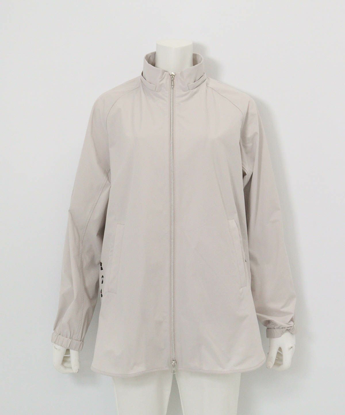 UV撥水フード付ジップブルゾン前（ライトグレー）